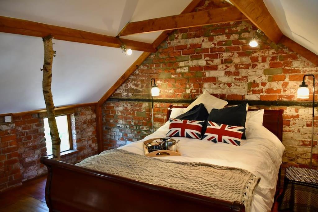 The Barn At Whitehouse Farm 18th Century 3 Bed Barn- Beautifully Converted Holiday home *